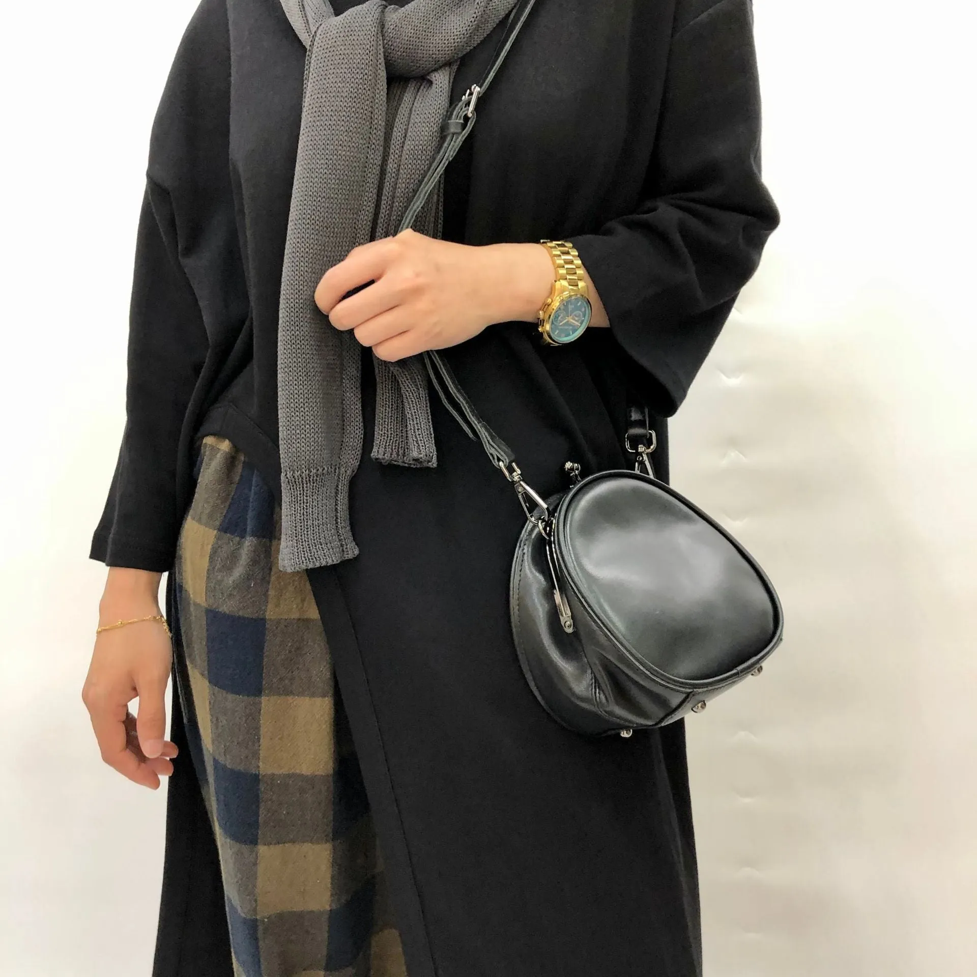 Ladies Chic Circles Elegant Round Leather Shoulder Bag Perfect for Women