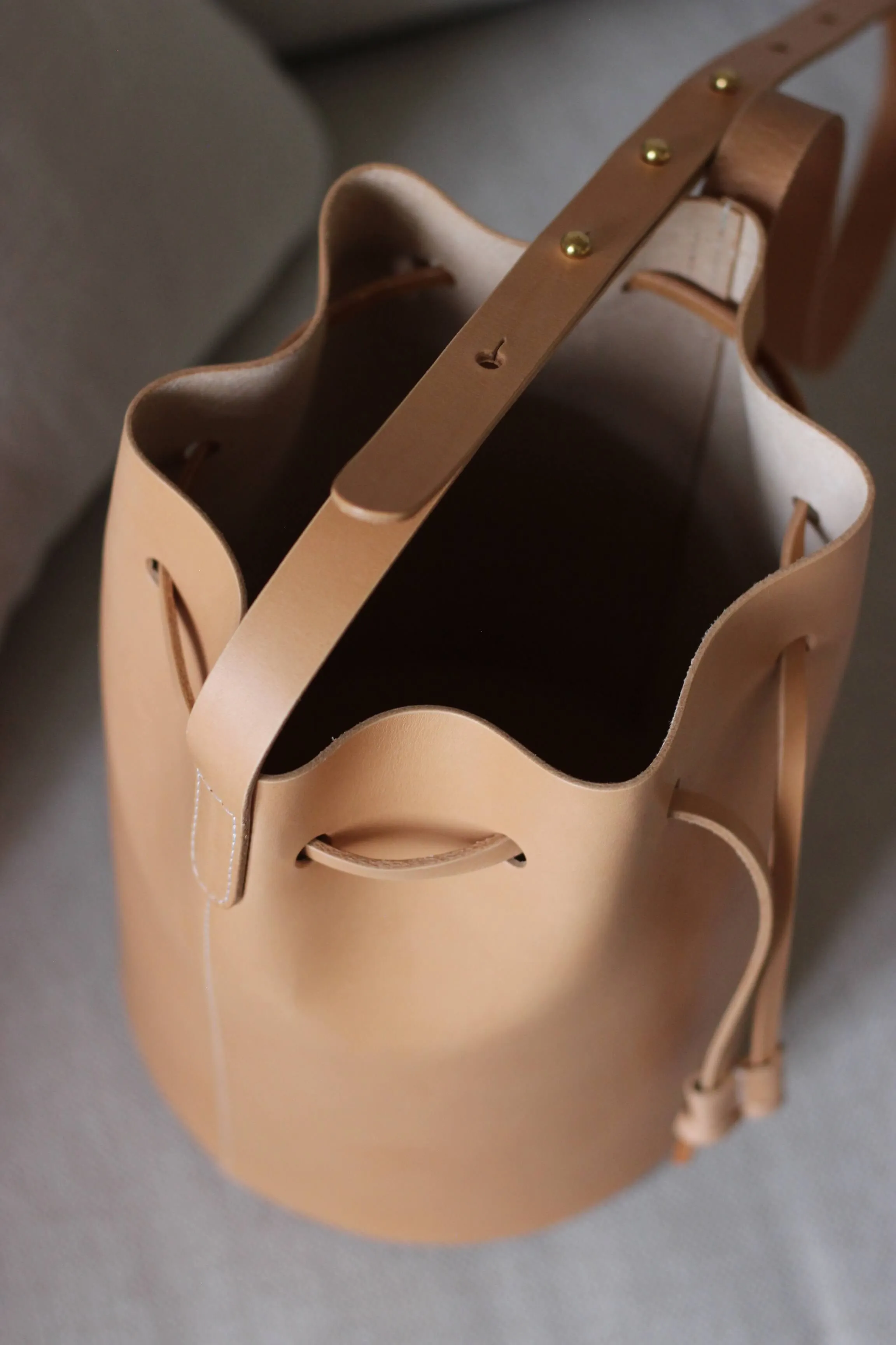 Leather bucket bag natural