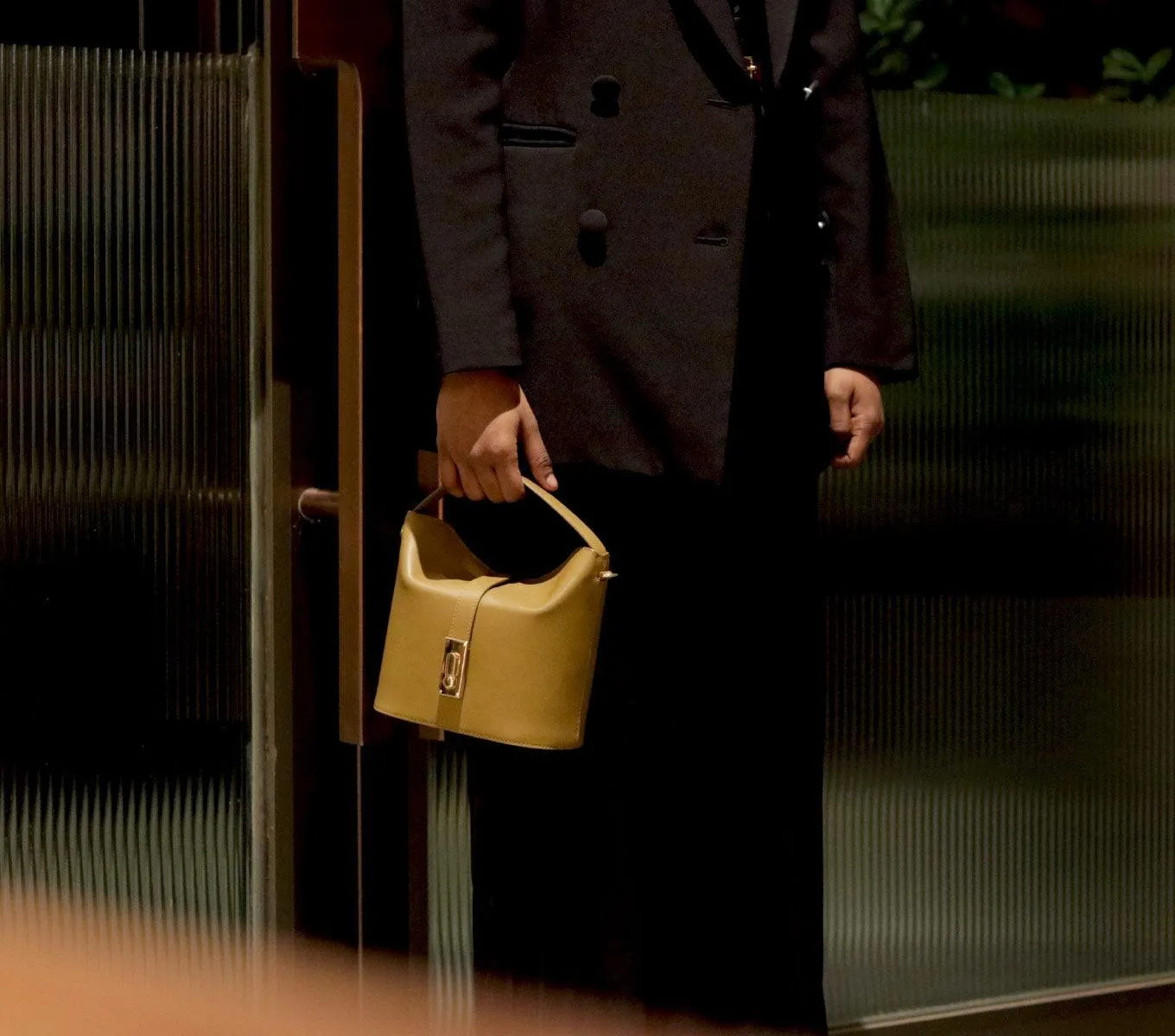 MAE BUCKET BAG